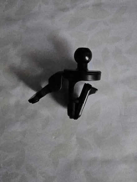 Photo of free Car vent phone mount clip (Raritan Township/Ringoes) #1