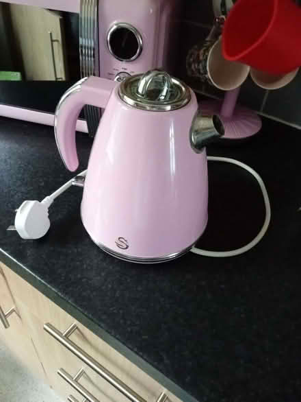 Photo of free Pink Kettle (Northgate Village CH2) #3