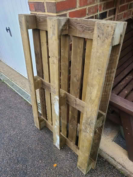 Photo of free Pallet (Pin Green Industrial Area SG1) #1