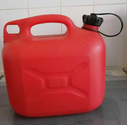 Photo of free Petrol can (Cheshunt EN7) #1