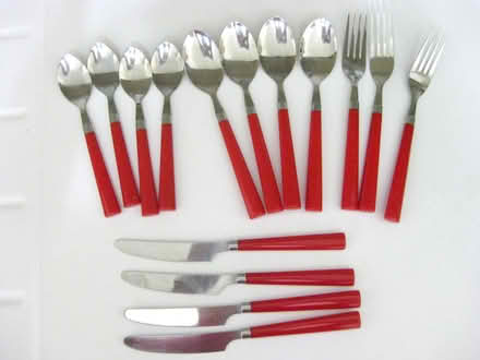 Photo of free Cutlery with red handles (Vanier) #2