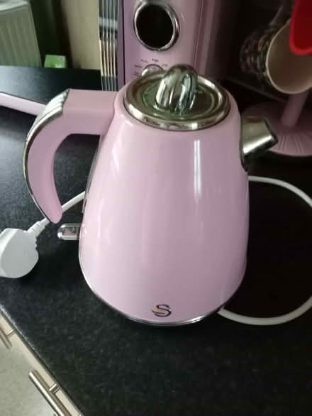 Photo of free Pink Kettle (Northgate Village CH2) #2