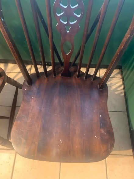 Photo of free 4x wooden chairs (De722bg) #2