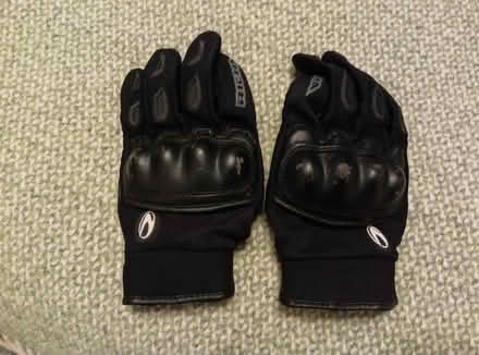 Photo of free Motorcycle helmet and gloves (St Agnes, TR5) #2