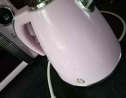Photo of free Pink Kettle (Northgate Village CH2) #1
