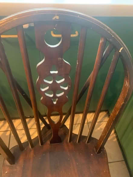 Photo of free 4x wooden chairs (De722bg) #3