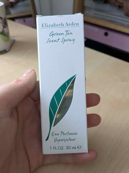 Photo of free Elizabeth Arden Green Tea perfume (Haslucks Green B90) #1