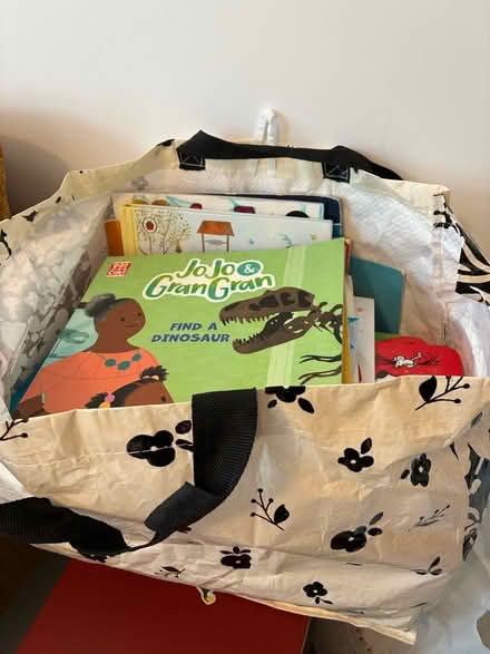 Photo of free Large bag of under 5s books (Hornsey N8) #1