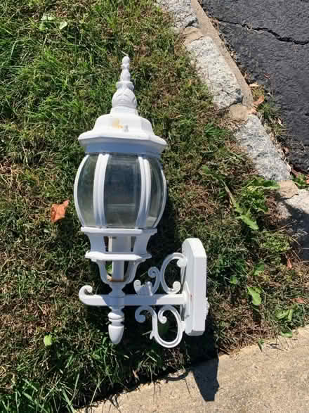 Photo of free Outdoor light (Middletown near Oak Hill Road) #2