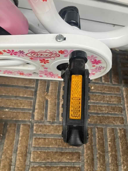 Photo of free Girls bike (Coulsdon, nr, train station) #3