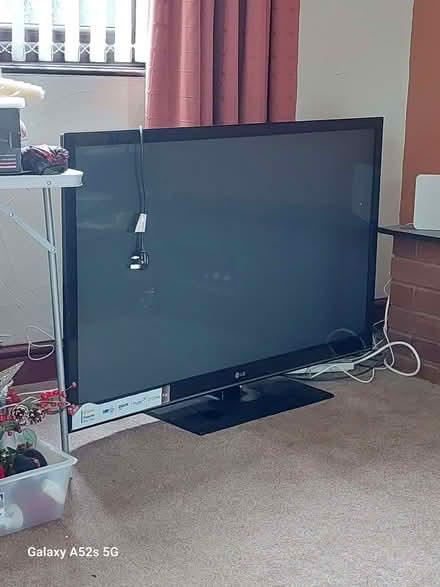 Photo of free LG tv (Moseley Green WV10) #1