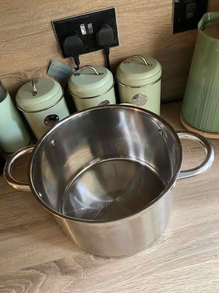 Photo of free Very large Pro Cook pan/saucepan (Stockland Green B23) #2
