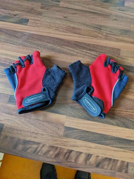 Photo of free Cycle helmet and gloves (Fareham PO16) #3