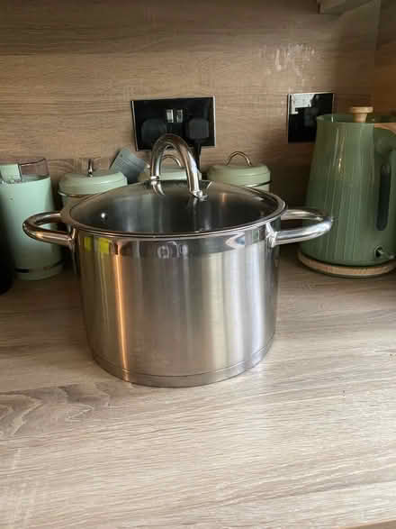 Photo of free Very large Pro Cook pan/saucepan (Stockland Green B23) #1