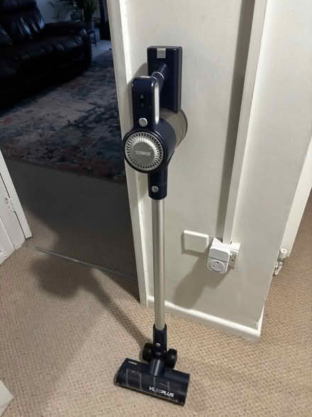 Photo of free Wireless vacuum cleaner (Winchester, SO22) #1