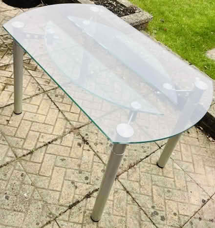 Photo of free Extendable glass table, Stevenage (Stevenage SG2) #3