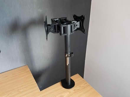 Photo of free VonHaus Dual Monitor Desk Clamp (Nottingham NG8) #2