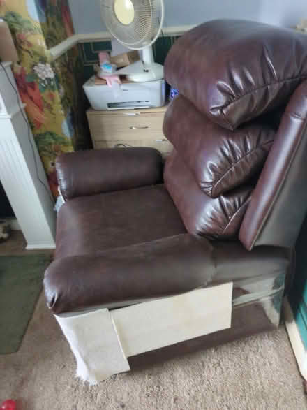 Photo of free Electric rise and recline chair (Threlkeld) #2