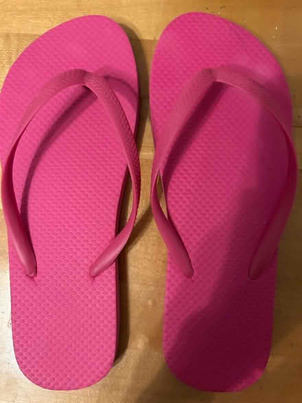 Photo of free Pink Women’s Size ~6/7 Flip Flops (San Carlos-El Camino near Hull) #1