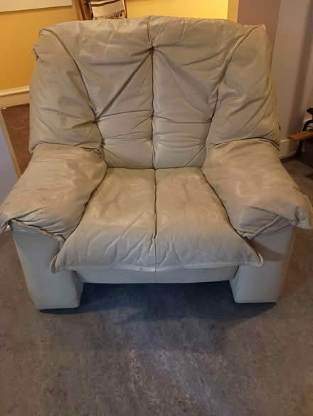 Photo of free leather chair (Phinney) #1