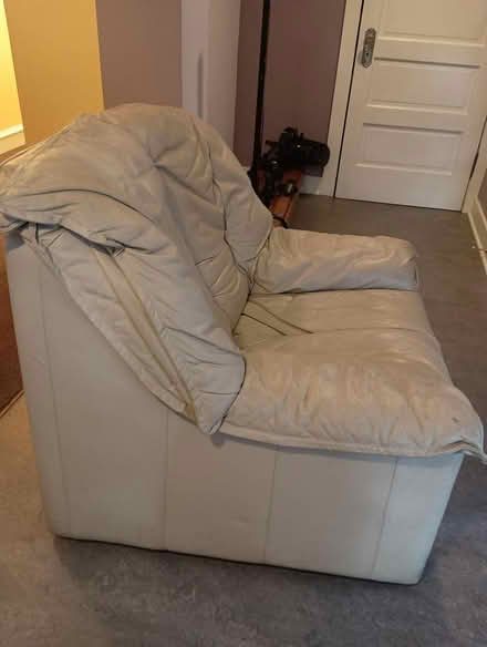 Photo of free leather chair (Phinney) #3