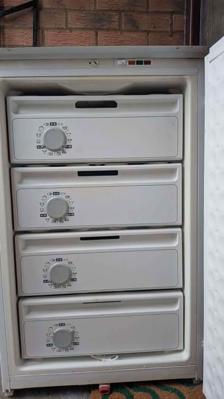 Photo of free Siemens integrated freezer...DOES NOT WORK (St Albans AL4) #2