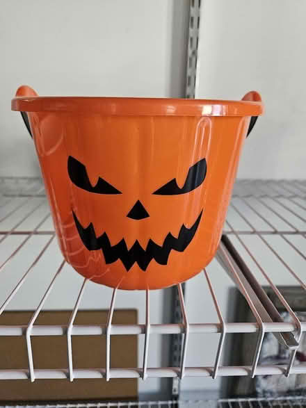 Photo of free Pumpkin Buckets (Middletown Historic Section) #1