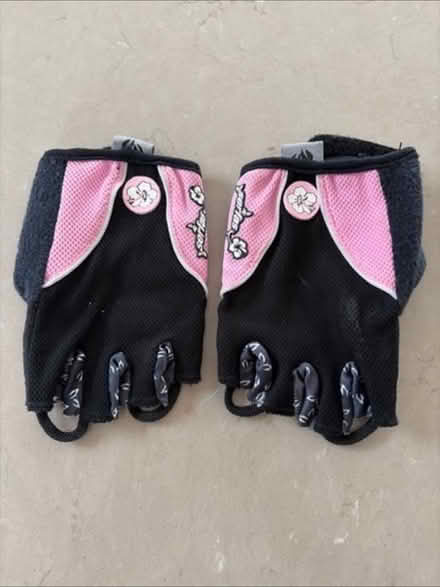 Photo of free Large ladies cycling gloves (Chiswell Green) #1
