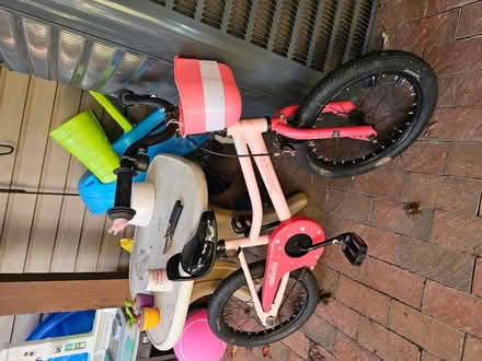 Photo of free Kids bike w training wheels (Ashburn) #2