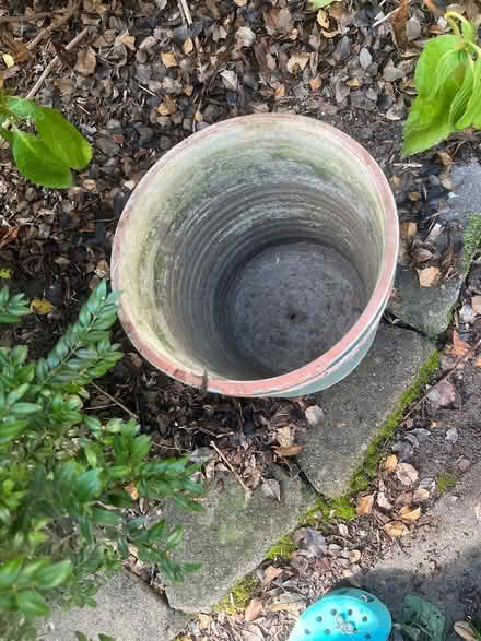 Photo of free Large outdoor ceramic pot (20011) #2