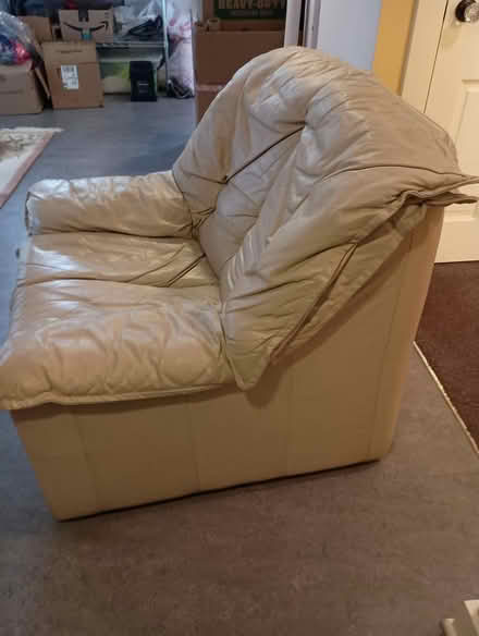 Photo of free leather chair (Phinney) #4