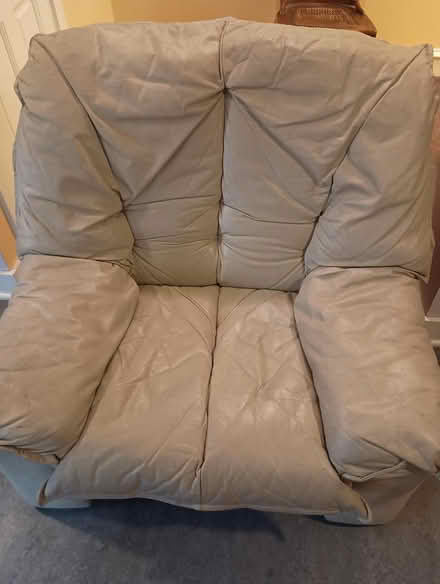 Photo of free leather chair (Phinney) #2