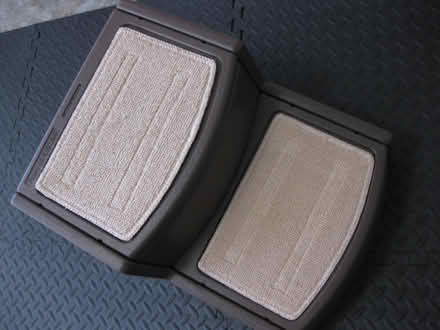 Photo of free pet steps (Wolf / Maria Sunnyvale) #2