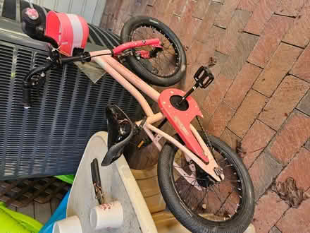 Photo of free Kids bike w training wheels (Ashburn) #1
