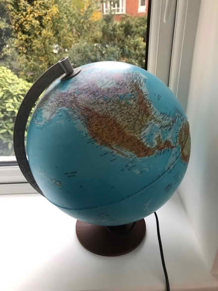 Photo of free World globe lamp (NW6 1AA) #2