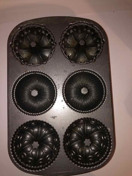 Photo of free Beundt cakes pan (South Loop) #1