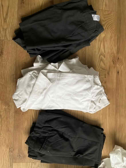 Photo of free Age 6 boys school uniform (Merton OX25) #1