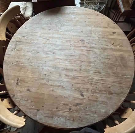 Photo of free Round pine table (Gu50ay) #1