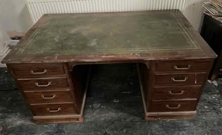 Photo of free Large desk in Bramley (Gu50ay) #1