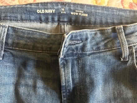 Photo of free Women’s sz 16 jeans (10011 (17th & 9th)) #1