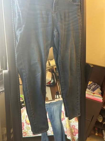 Photo of free Women’s sz 16 jeans (10011 (17th & 9th)) #4