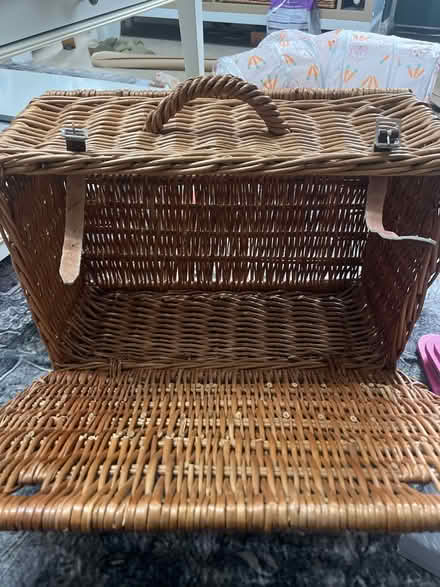 Photo of free F&M wicker hamper (RG2 Shinfield) #3