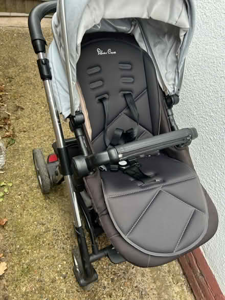Photo of free Silvercross pram (Chessington KT9) #1