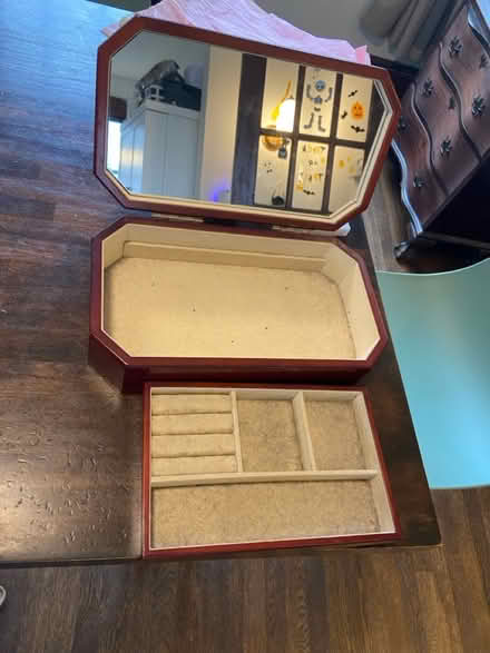 Photo of free Jewelry box (NE DC 20018) #2