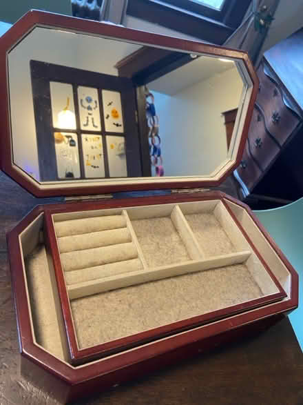Photo of free Jewelry box (NE DC 20018) #1