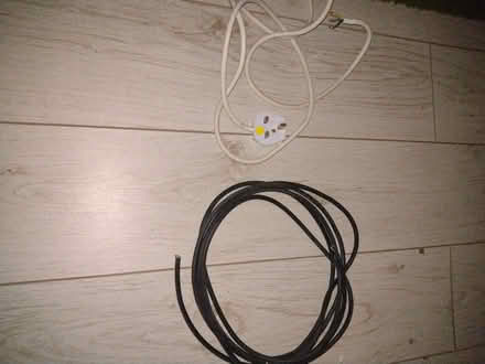 Photo of free Cables (Crookes S10) #1