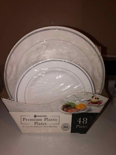 Photo of free Plastic plates (South Loop) #1