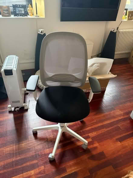 Photo of free White/black adjustable desk chair (E2 Bethnal Green) #2