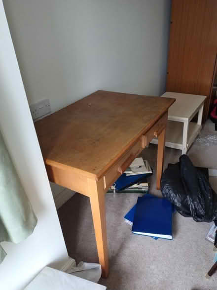 Photo of free Table /desk (Tilehurst) #1