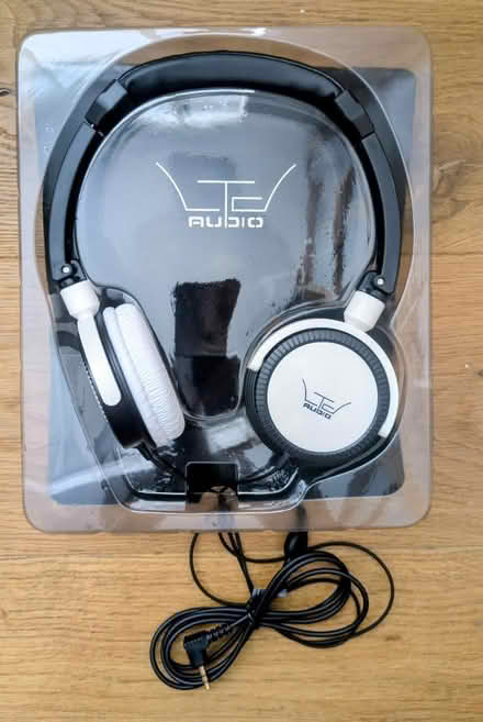 Photo of free Headphones (DA7 Bexleyheath) #2